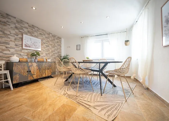 -Stadthaus Ida- Mit Grosser Dachterasse, Am Schlosspark, Luftkurort Kisslegg, Boxspringbetten, Kaffeevollautomat, Smarttv, Familienfreundlich, Grosszuegig, Zentral