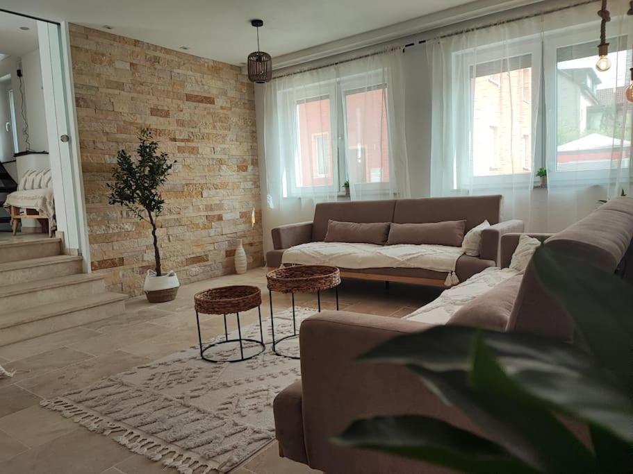 -stadthaus Ida- Mit Grosser Dachterasse, Am Schlosspark, Luftkurort Kisslegg, Boxspringbetten, Kaffeevollautomat, Smarttv, Familienfreundlich, Grosszuegig, Zentral