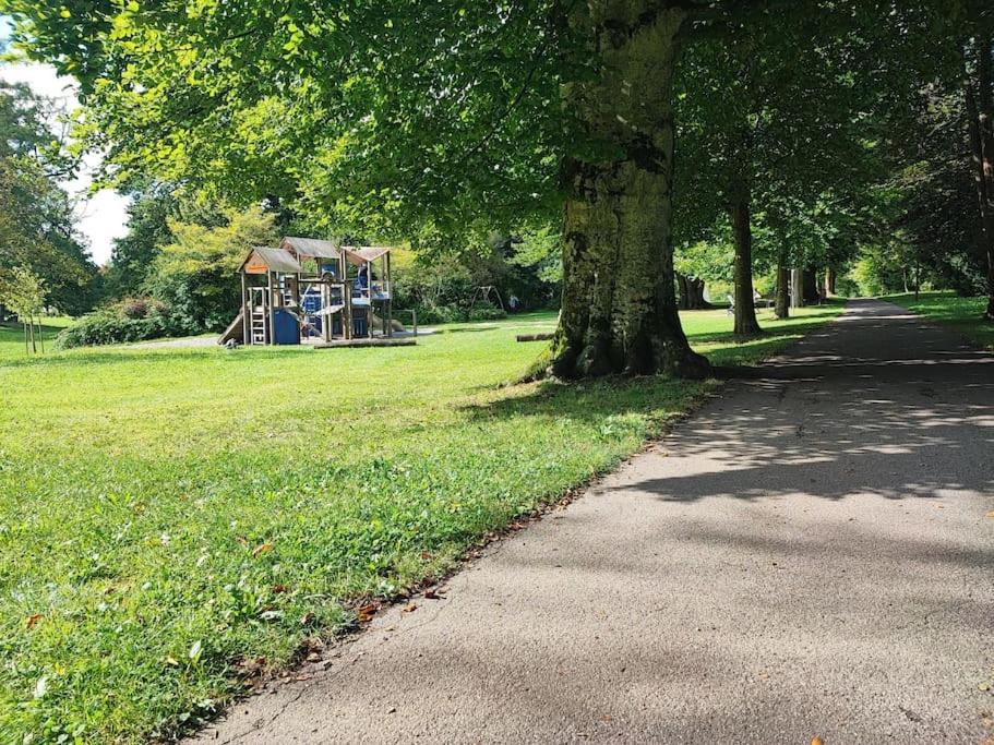 Holiday home -stadthaus Ida- Mit Grosser Dachterasse, Am Schlosspark, Luftkurort Kisslegg, Boxspringbetten, Kaffeevollautomat, Smarttv, Familienfreundlich, Grosszuegig, Zentral
