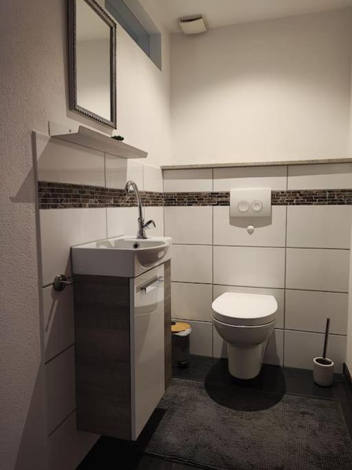 Holiday home -stadthaus Ida- Mit Grosser Dachterasse, Am Schlosspark, Luftkurort Kisslegg, Boxspringbetten, Kaffeevollautomat, Smarttv, Familienfreundlich, Grosszuegig, Zentral *
