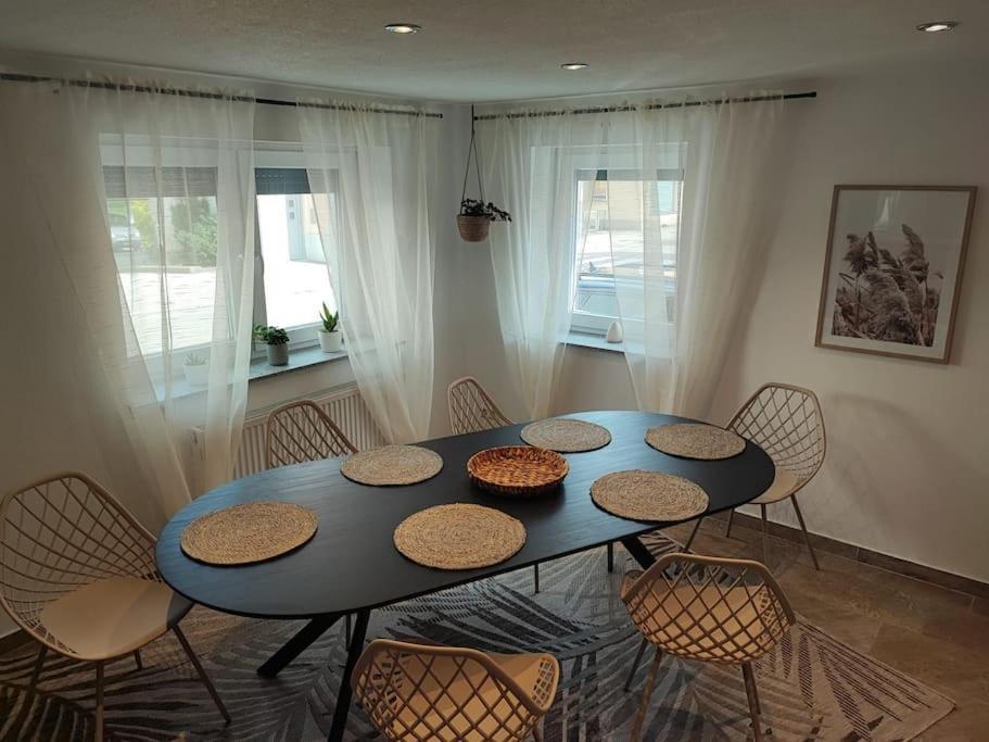 -stadthaus Ida- Mit Grosser Dachterasse, Am Schlosspark, Luftkurort Kisslegg, Boxspringbetten, Kaffeevollautomat, Smarttv, Familienfreundlich, Grosszuegig, Zentral *