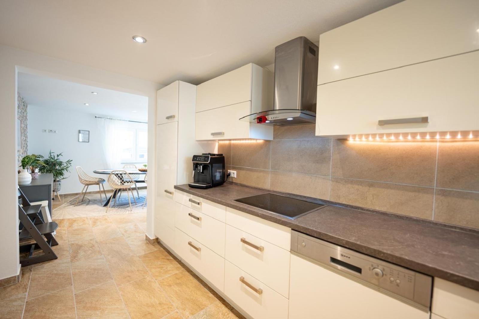 -stadthaus Ida- Mit Grosser Dachterasse, Am Schlosspark, Luftkurort Kisslegg, Boxspringbetten, Kaffeevollautomat, Smarttv, Familienfreundlich, Grosszuegig, Zentral Kisslegg