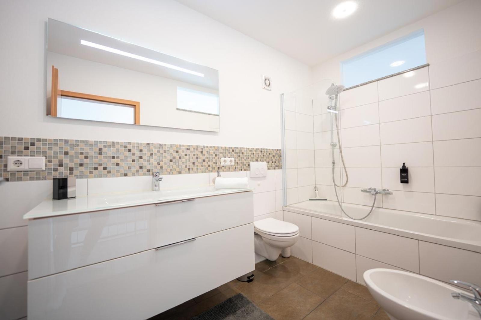 Holiday home -stadthaus Ida- Mit Grosser Dachterasse, Am Schlosspark, Luftkurort Kisslegg, Boxspringbetten, Kaffeevollautomat, Smarttv, Familienfreundlich, Grosszuegig, Zentral Kisslegg